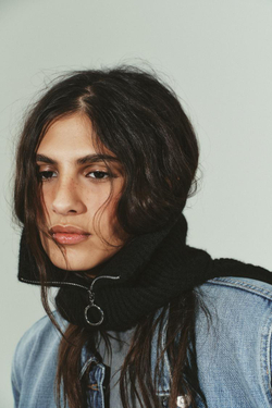 ZARA ТРИКОТАЖНЫЙ ШАРФ С ВОРОТНИКОМ-СТОЙКОЙ, ЧЕРНЫЙ