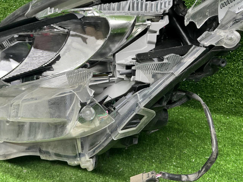 Битая Фара левая Toyota RAV4 5 XA50 (18-нв) LED