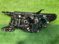 Фара правая Toyota Land Cruiser Prado 150 (2017-н.в.) галоген