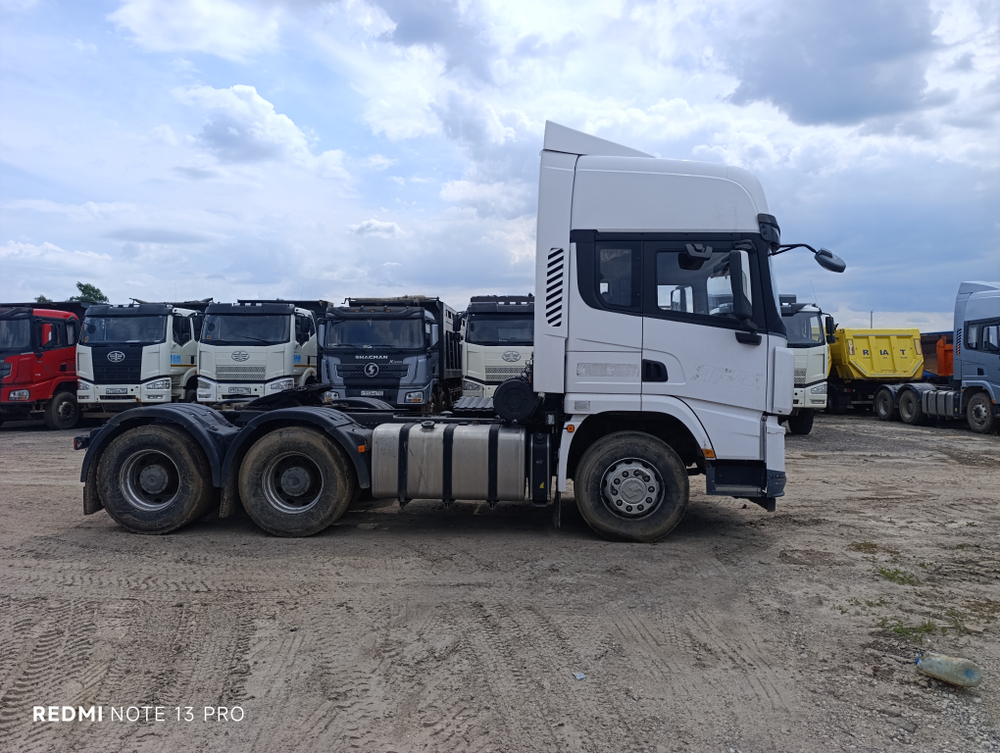 Shacman (Shaanxi) SX* 6x4 Седельный тягач SX42584V324 (Дизельный, 11,6 л, 423 л.с., МТ)