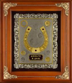 Деревянная ключница "Подкова" с золочением