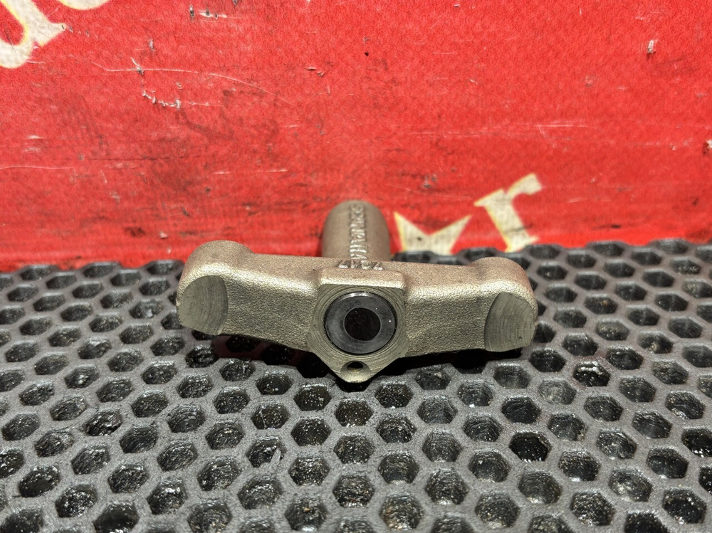 Коромысло клапана 2021г.