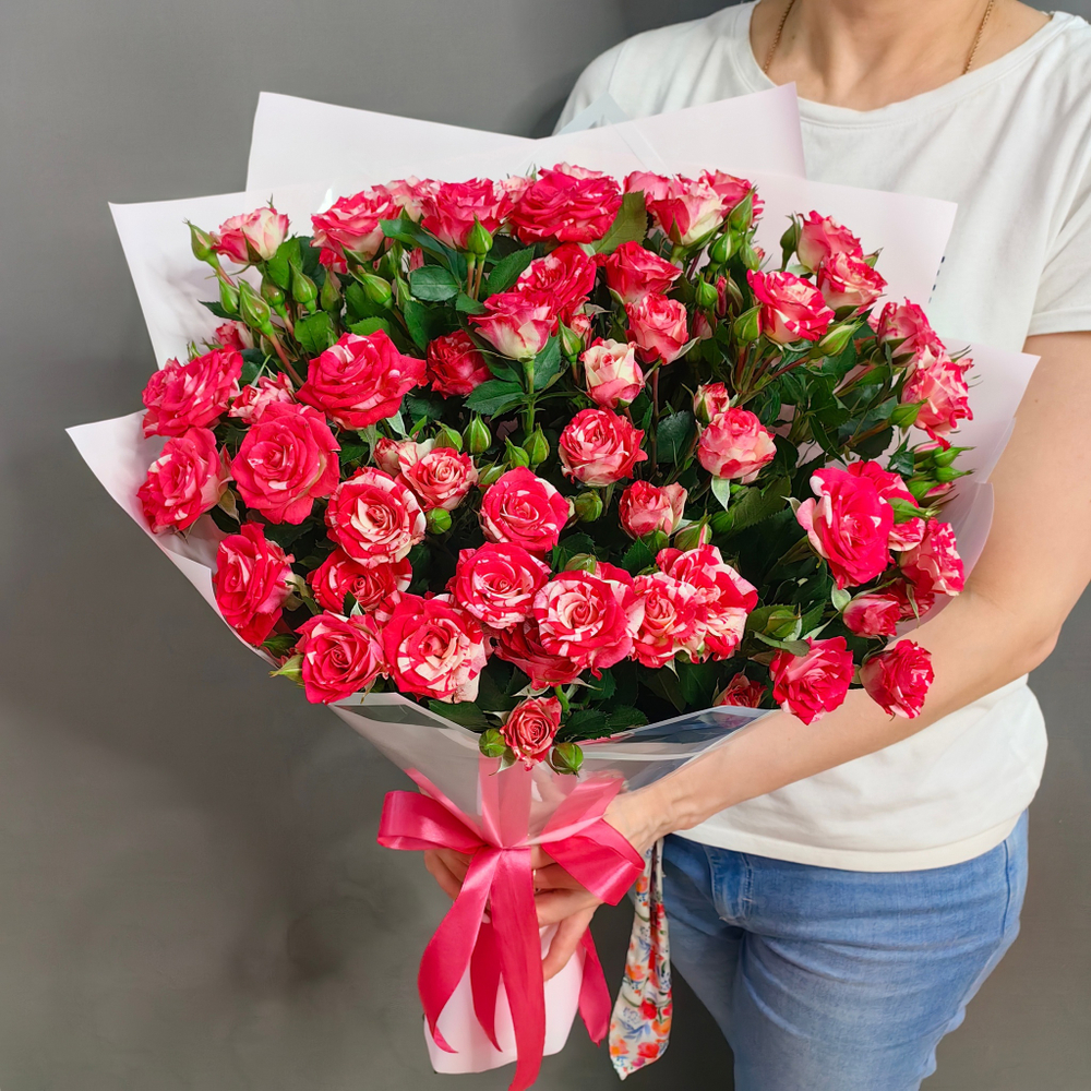 Букет из 9 кустовых роз сорта "Фаер Вокс" (Fire works)