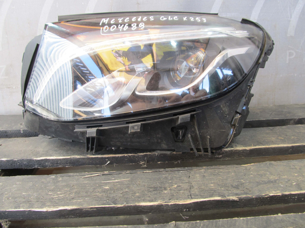 Фара левая LED Mercedes GLC (X253)  Б/У Оригинал A2539069300