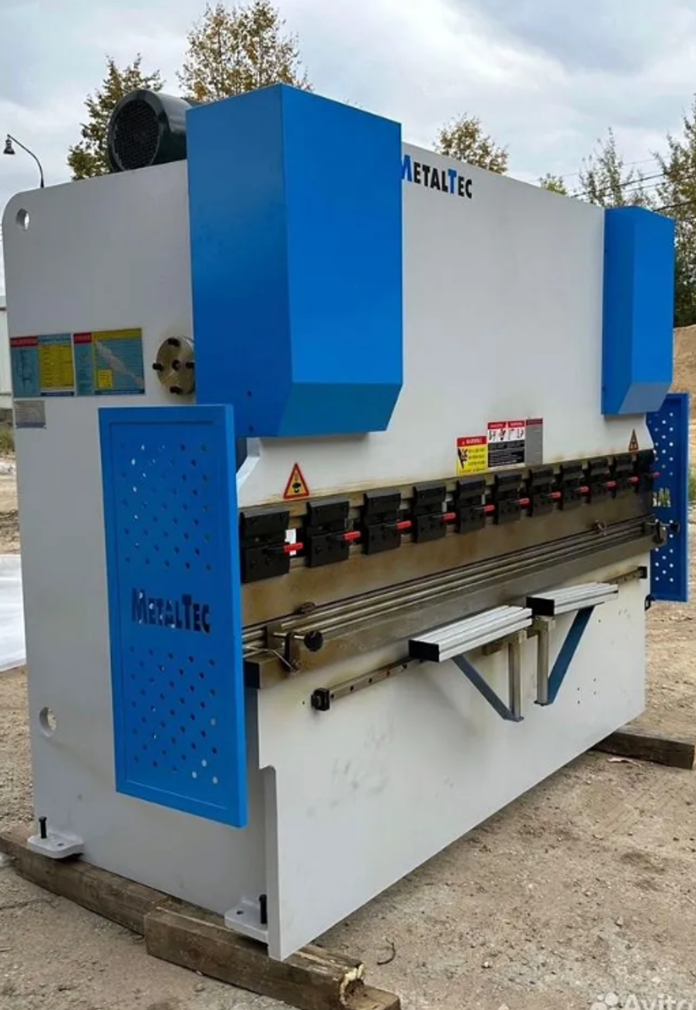 MetalTec HBM 40/2500 (Е22, инвертор заднего упора) листогибочный гидравлический пресс