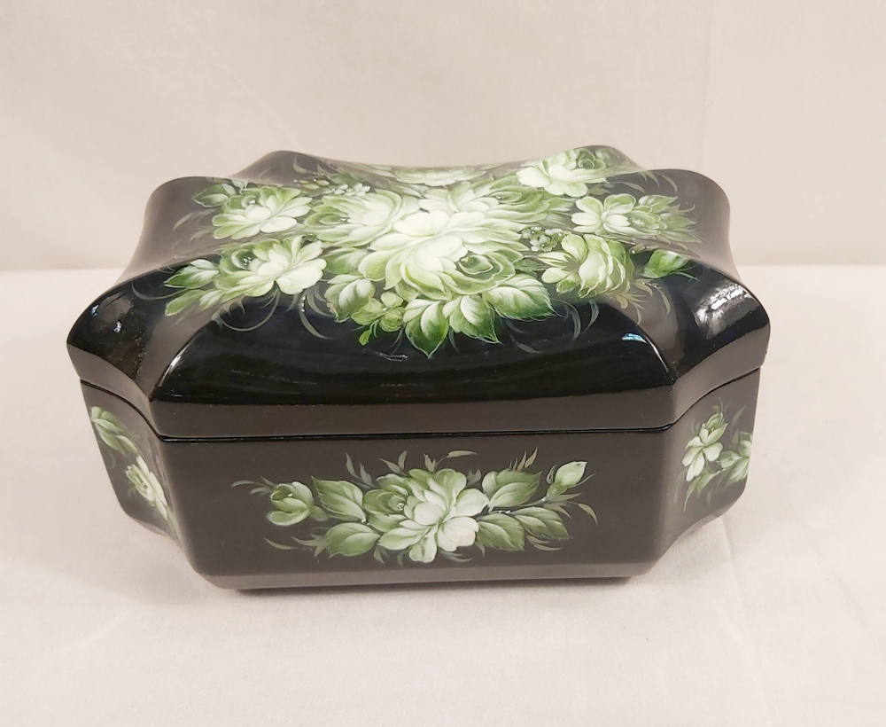 Шкатулка "Цветы на черном" с жостовской росписью