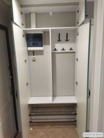 Шкаф встроенный в нишу для прихожей