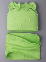 Шапка для девочки на осень с бусинами и снуд