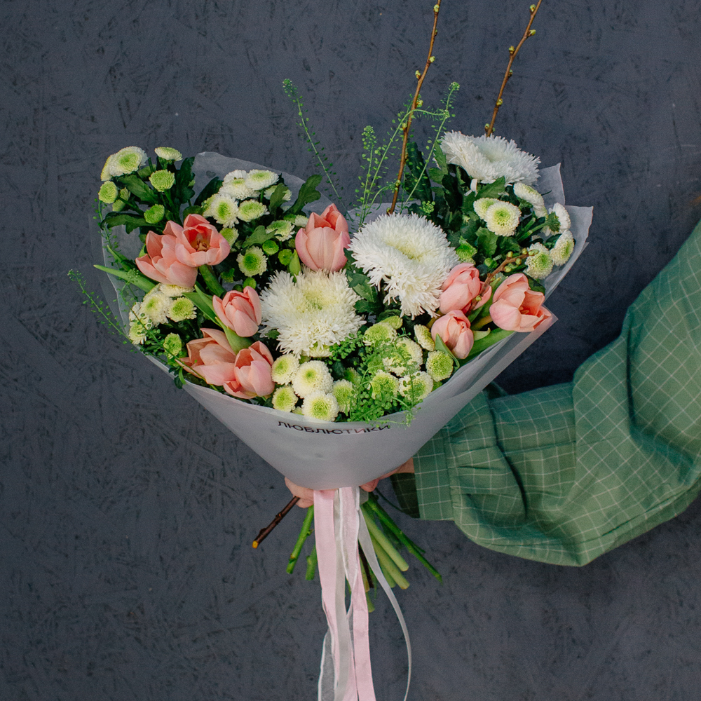 133. Свежий весенний букет с тюльпанами