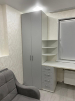 Шкафы с рабочей зоной возле окна под заказ