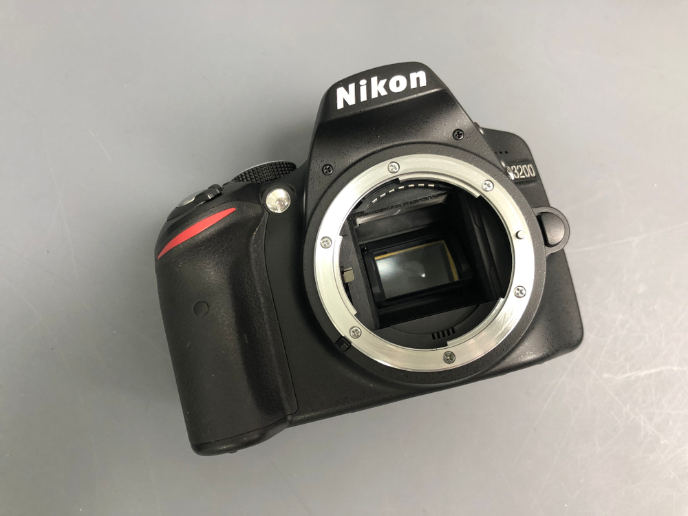 Nikon D3200 kit 18-55mm 3.5-5.6G VR 4.200 кадров