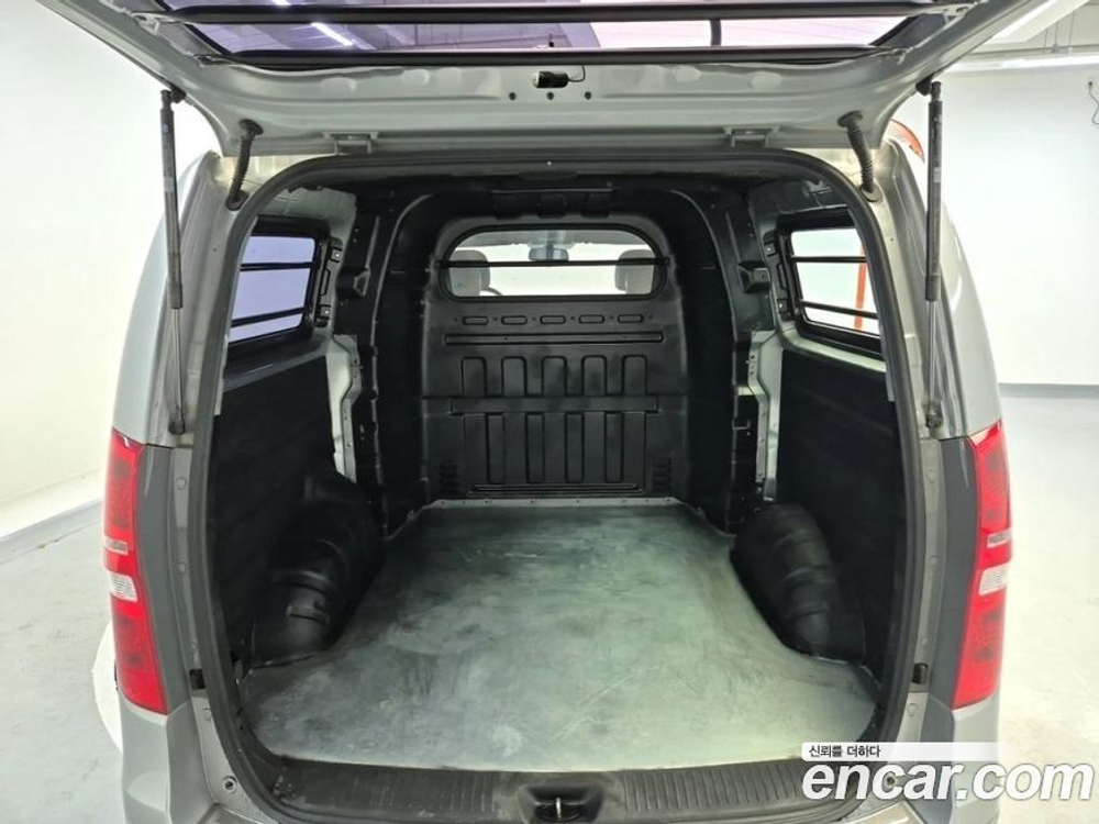 Hyundai The New Grand Starex Van 5-и местный (10.2019)