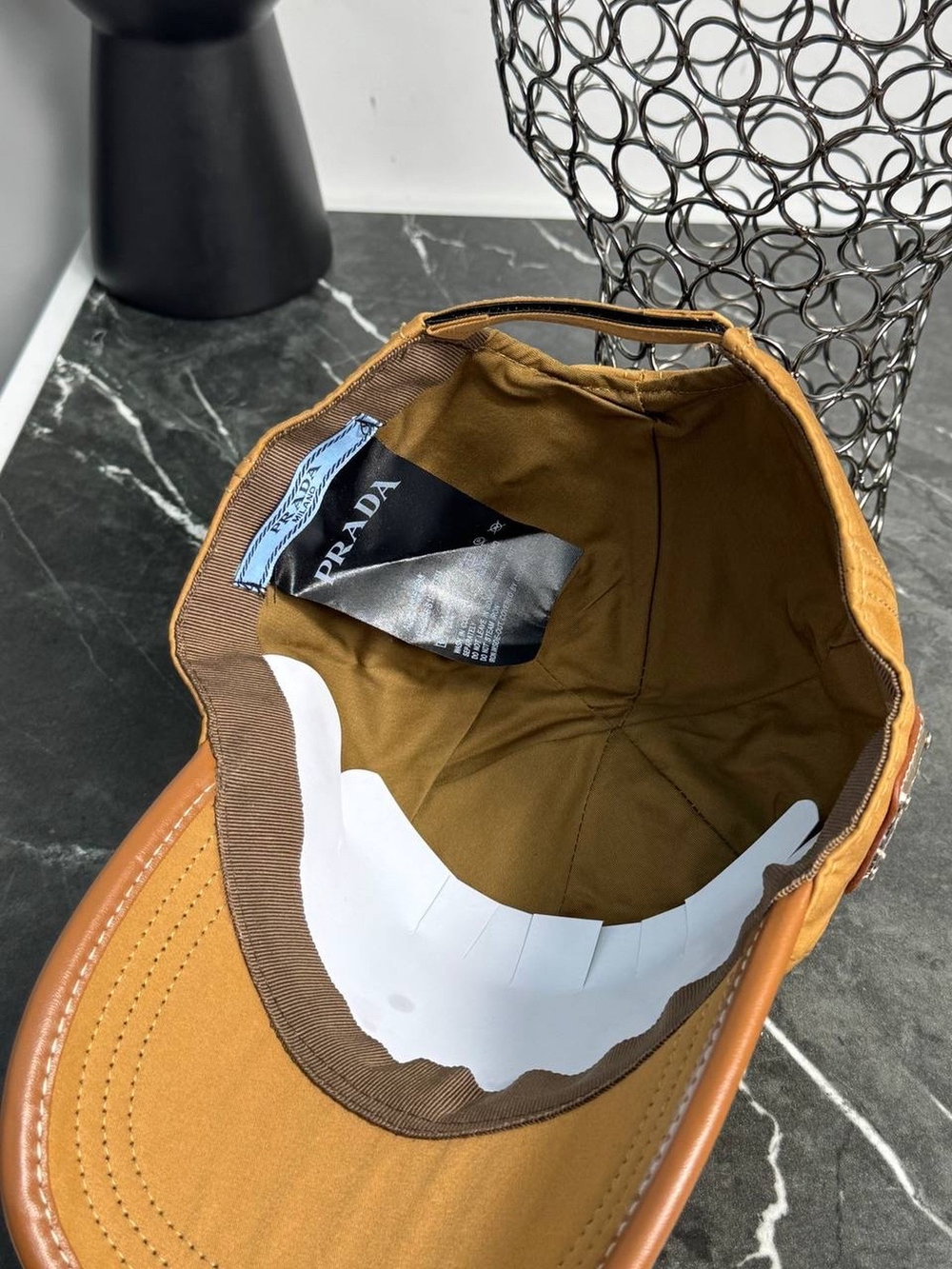 Бейсболка Prada