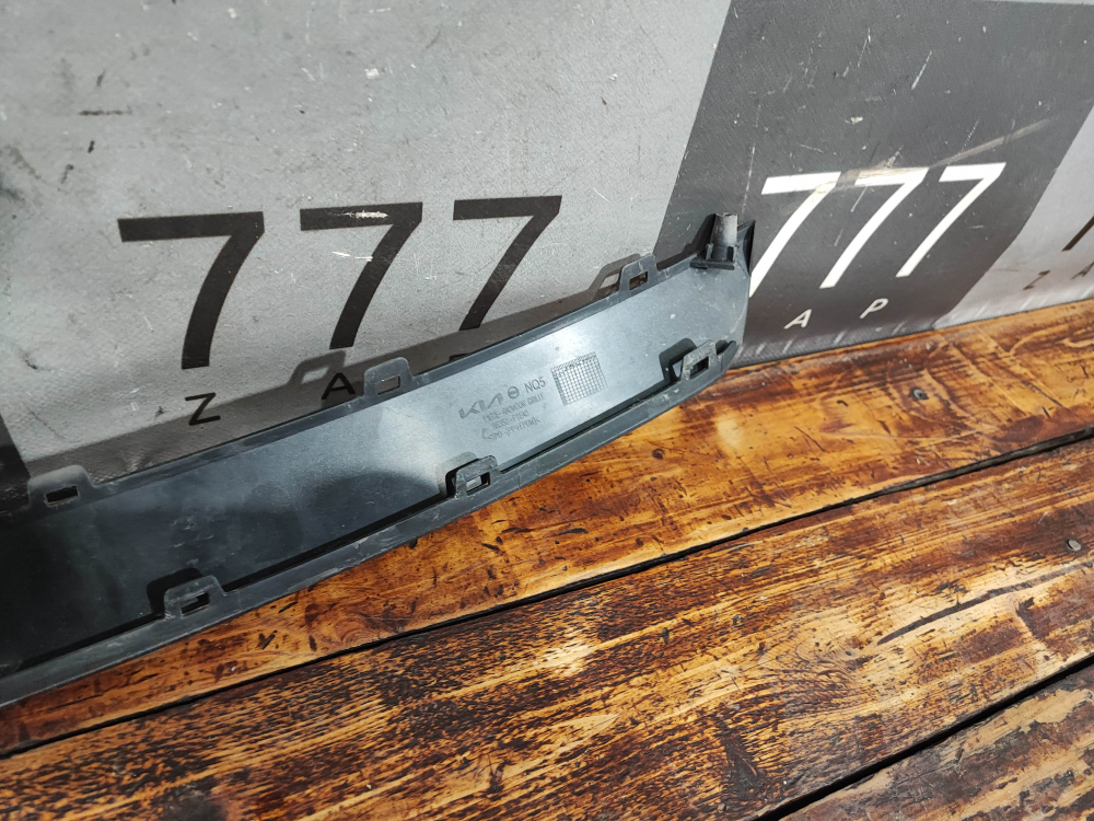 Накладка решетки радиатора Kia Sportage 5 (NQ5) 21-нв Б/У Оригинал 86350P1EB0