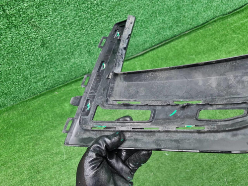 Накладка переднего бампера левая Москвич 3 (22-нв)