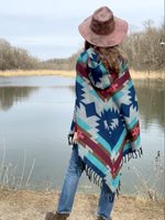 Пончо женское шерстяное с орнаментом