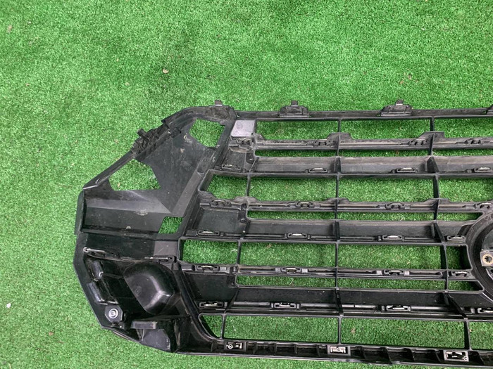 Решетка радиатора Toyota Land Cruiser 200 (2015-2021)