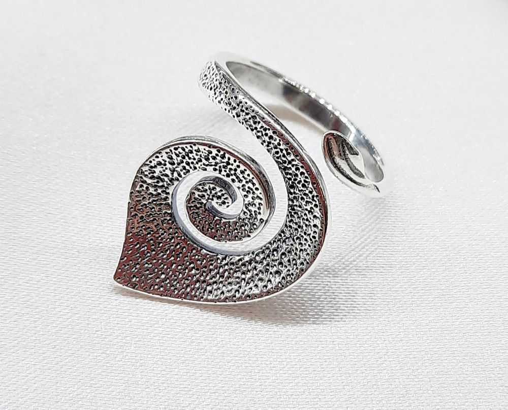 &quot;Огюст&quot; кольцо в серебряном покрытии из коллекции &quot;Спирали&quot; от Jenavi