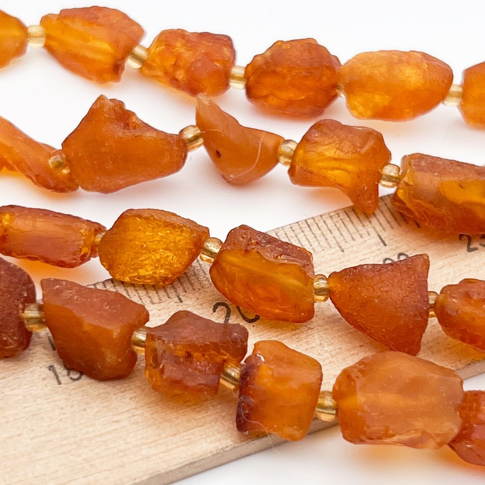 Янтарь необработанный бусины, цвет оранжевый, размер около 9-13 мм, цена за набор 6 бусин