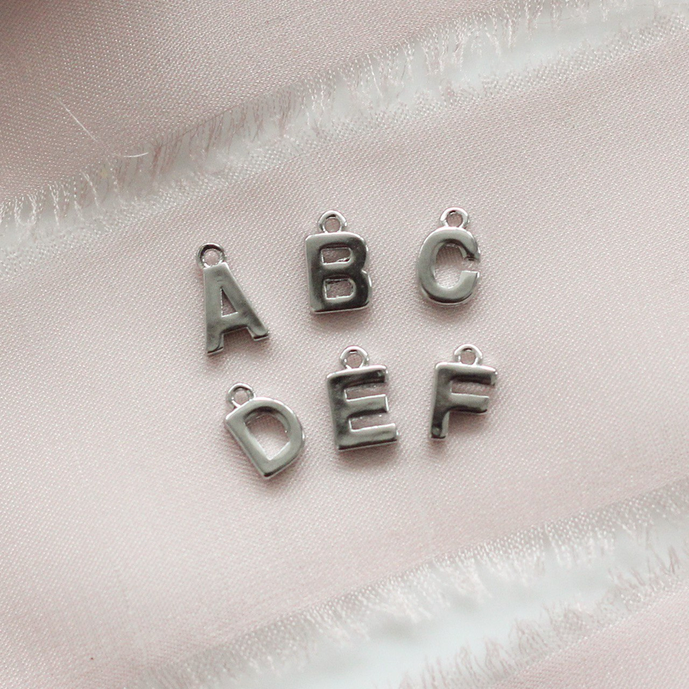 п728-F Буква плоская mini "F" 8мм, родий