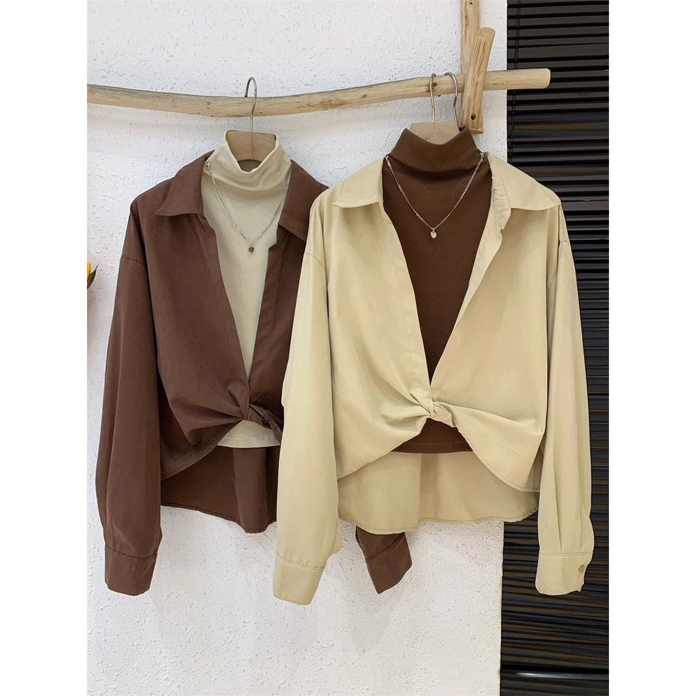 Комплект из женской рубашки и топа