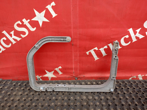 Кронштейн крыла переднего левого