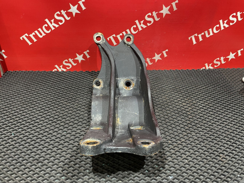 Кронштейн траверсы передней левый 2023г