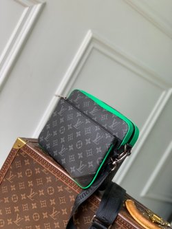 Louis Vuitton Trio Messenger