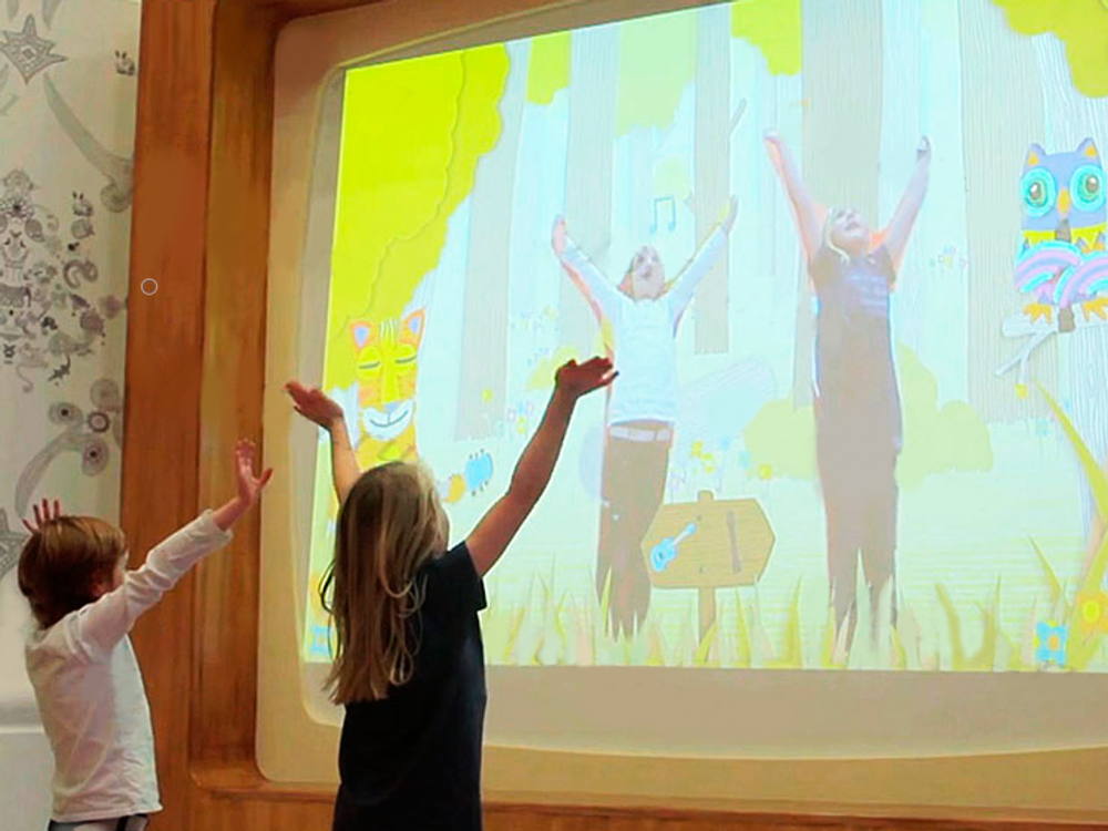 Интерактивная стена Космос