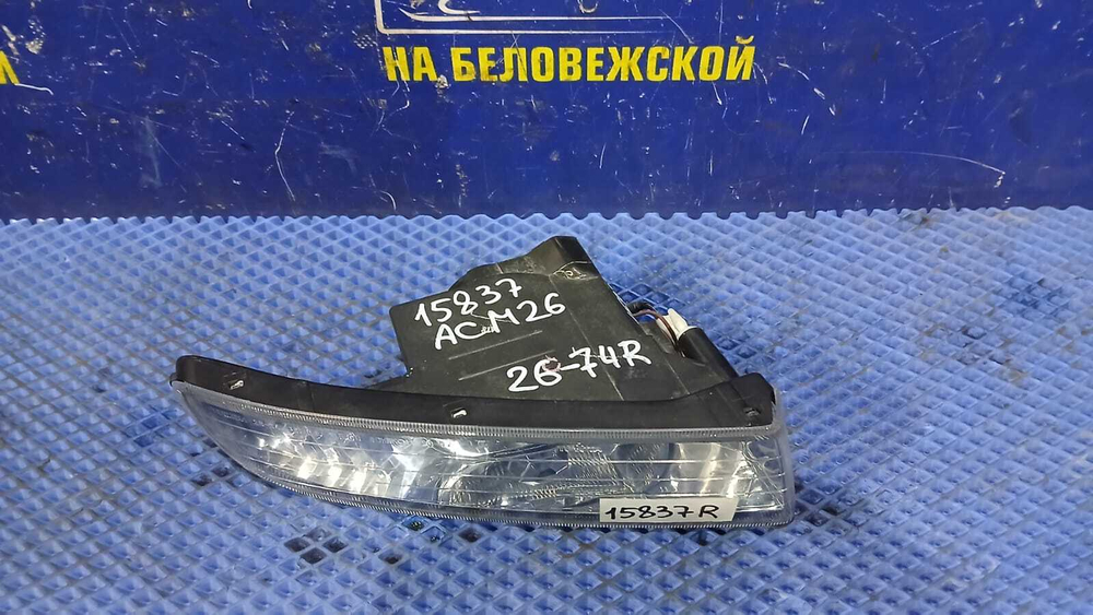 Туманка правая TOYOTA IPSUM 2001-2003