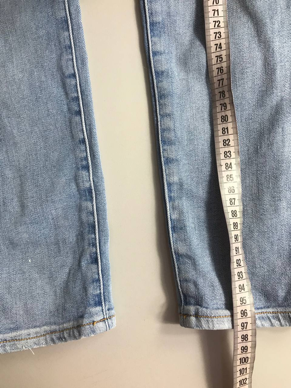 Джинсы Armani Jeans обтягивающего кроя, маркировка 26, визуально на 42 размер