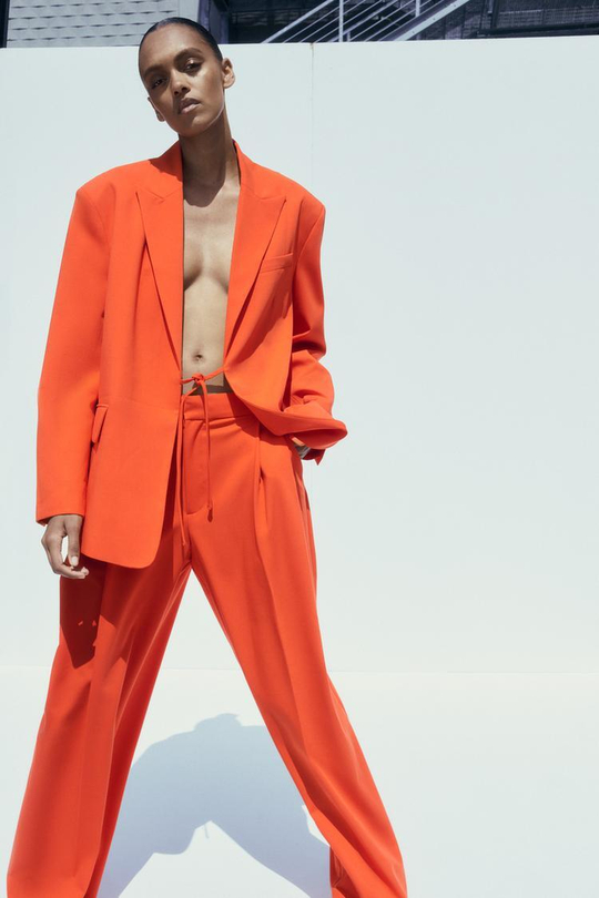 ZARA БРЮКИ С ДВОЙНЫМИ ЗАЩИПАМИ, КОРАЛЛОВО-КРАСНЫЙ