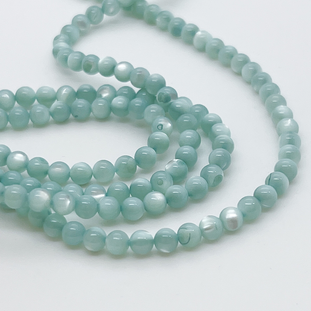 Перламутр тонированный, цвет мятный, диаметр 4,5 мм, цена за 44-45 шт (1/2 нити)