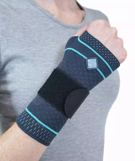 Бандаж на лучезапястный сустав с ребром жесткости ЛЗ-723