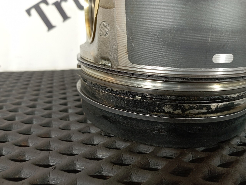 Поршень с шатуном