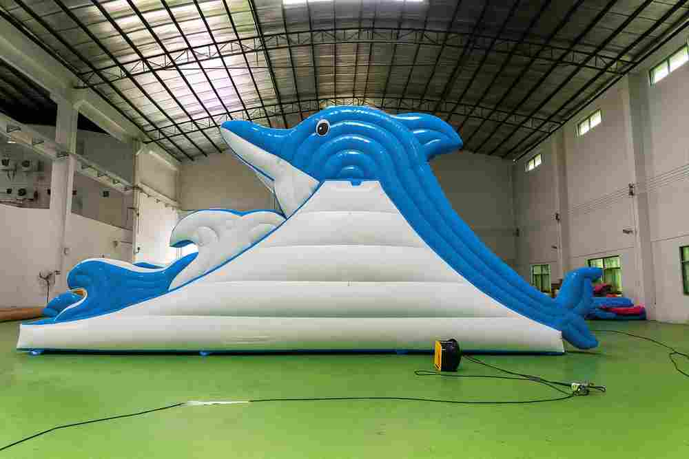 Водная надувная горка «Умный дельфин», 10*4*5 м