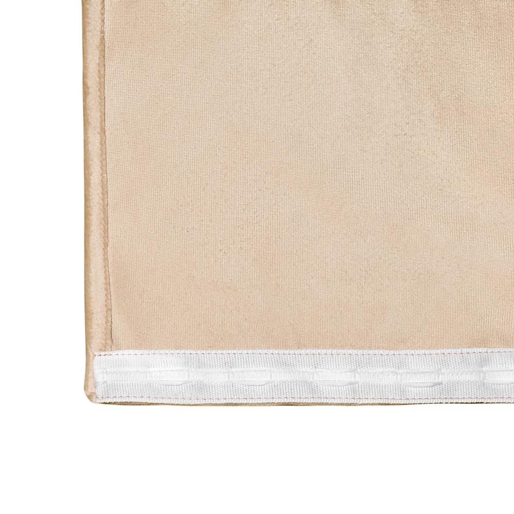 Шторы спального места с прихватами "Кисти" бежевые в кабину Volvo, Scania, MAN, DAF, Merc, Камаз, Sitrak, Shacman, Foton, FAW. Высота 1,5м, ширина одной стороны - 1,15м. Блэкаут, велюр. Бежевый цвет с бежевой бахромой и бежевыми кистями