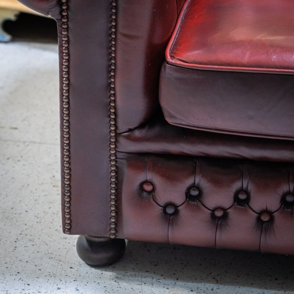 Диван в стиле Честерфильд