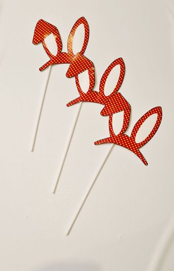Аксессуары для фотосессии Зайка, на палочке, красные ушки, 3 штуки