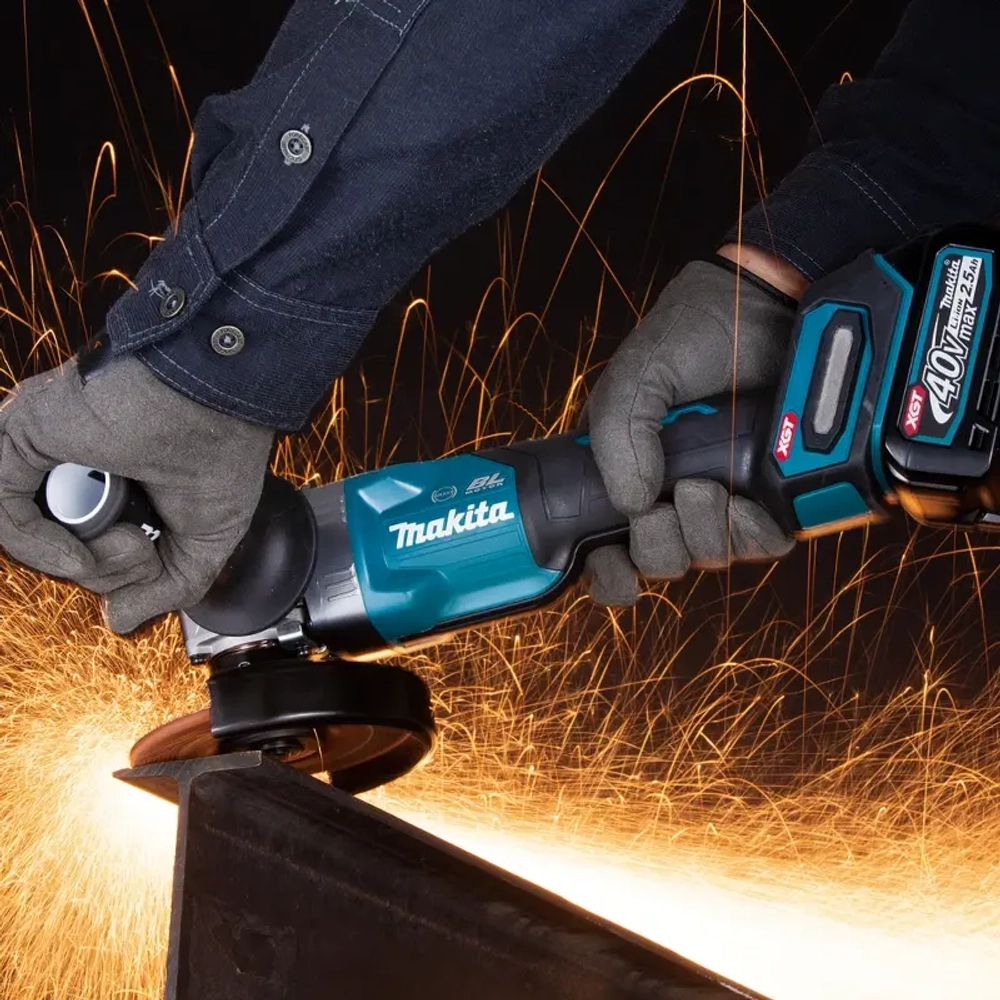 Makita GA013GM201 угловая шлифовальная машина ( 2 x 4 Ач, З/У)