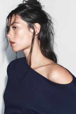 ZARA АСИММЕТРИЧНАЯ ХЛОПКОВАЯ ТОЛСТОВКА, МОРСКОЙ СИНИЙ