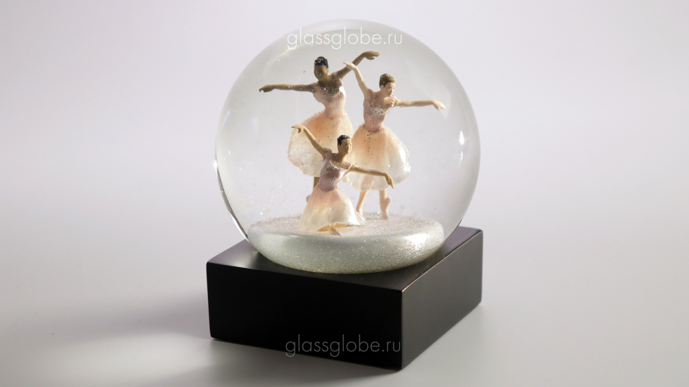 Стеклянный шар со снегом Трио