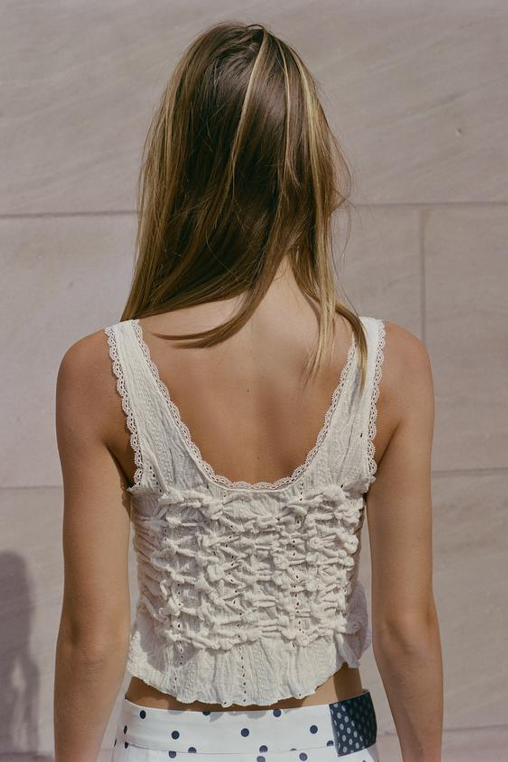 ZARA ТОП СО СБОРКАМИ И ЗАВЯЗКАМИ, ЭКРЮ