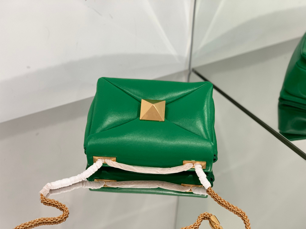 Valentino One Stud Bag with Chain 19 cm