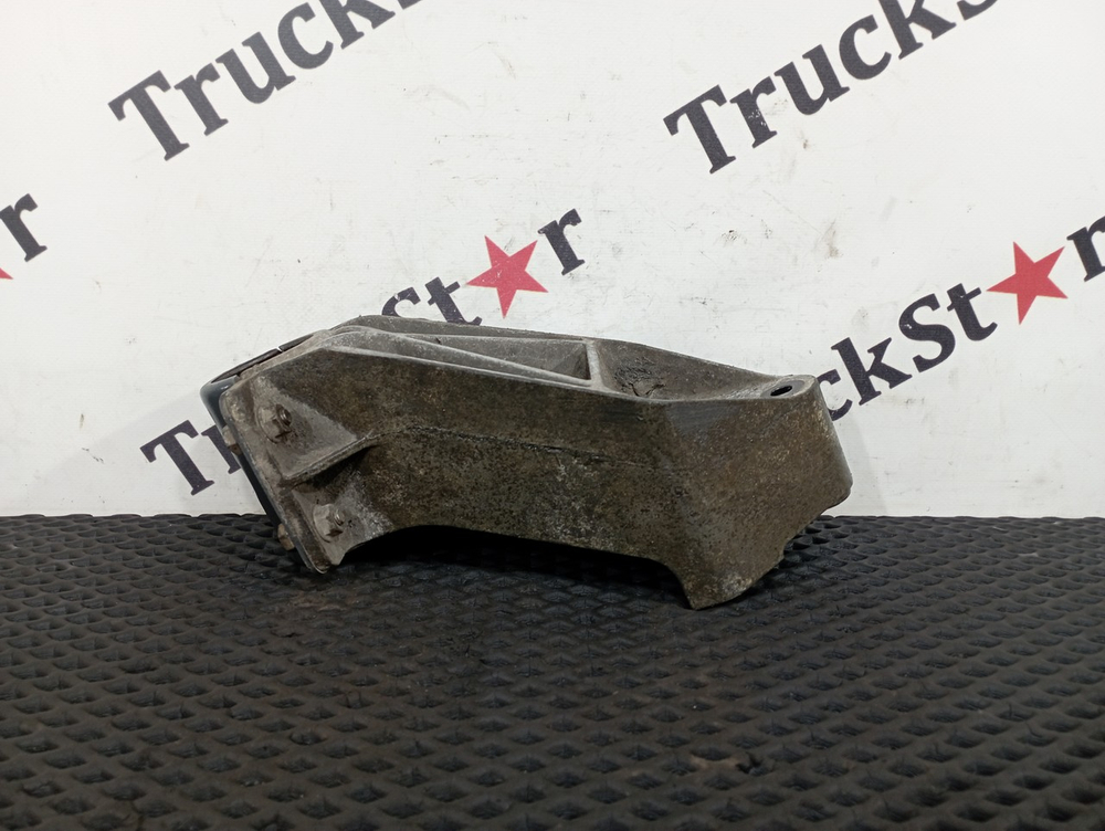 Кронштейн крыла заднего 2018г