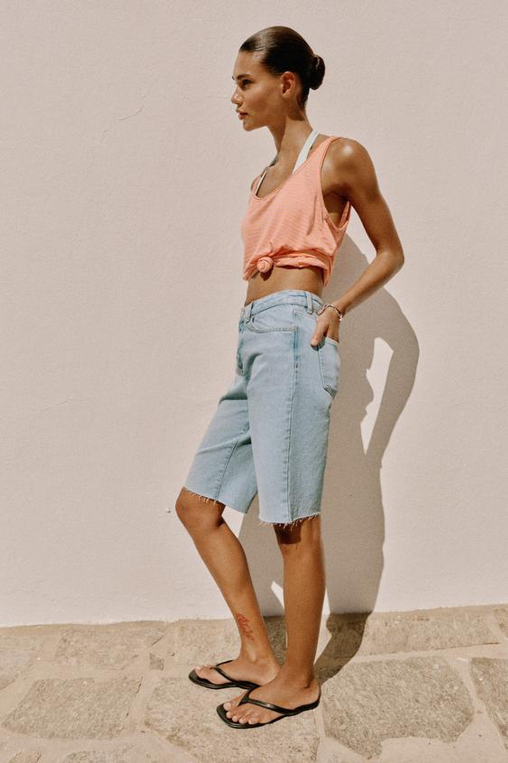 ZARA ДЖИНСОВЫЕ ШОРТЫ Z1975 СО СРЕДНЕЙ ПОСАДКОЙ, ВЫЦВЕТШИЙ СИНИЙ