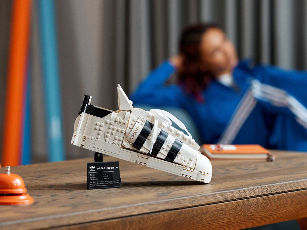 Конструктор LEGO 10282 Adidas Оригинальные Суперзвезда