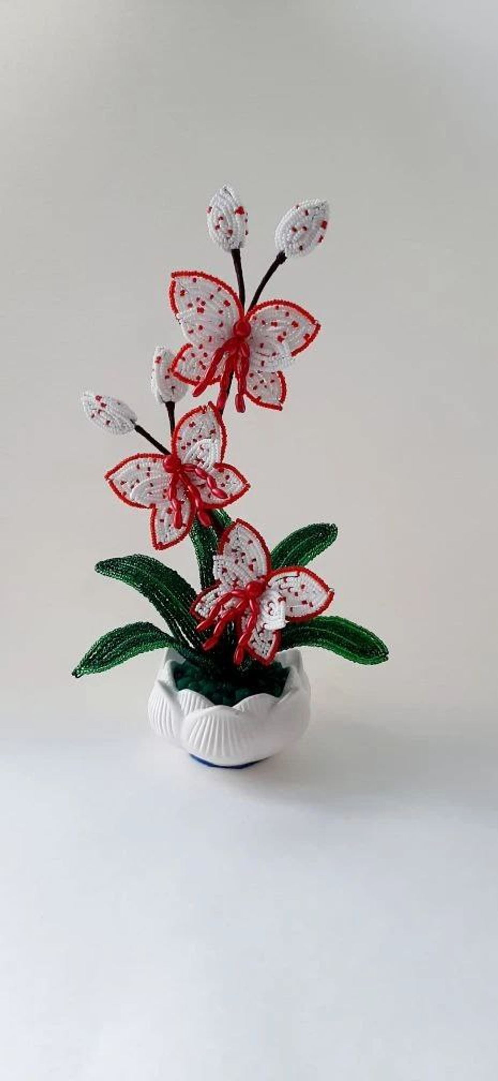Орхидея бабочка из бисера 26см