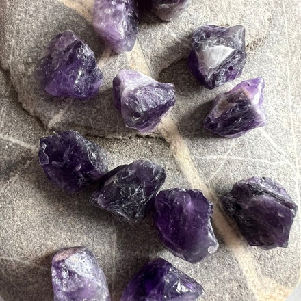 Аметист. Камни для изделий на заказ. Цена зависит от вида заказанного изделия