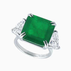 Серебряное кольцо с темно -зеленым изумрудным кварцем и фианитами